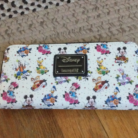 Loungefly sensational 6 wallet - Picture 1 of 12